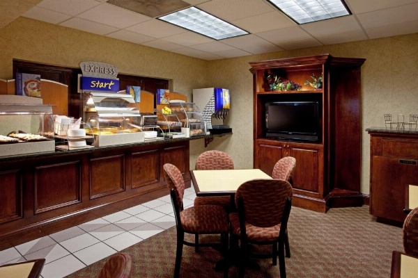 Lexington Inn and Suites Main image